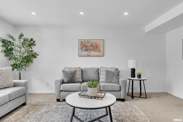 3461 Cedarview Ct Court, Bettendorf, IA 52722