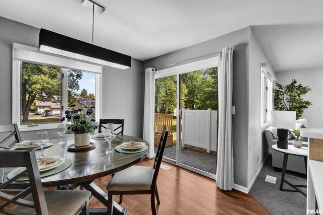 3461 Cedarview Ct Court, Bettendorf, IA 52722