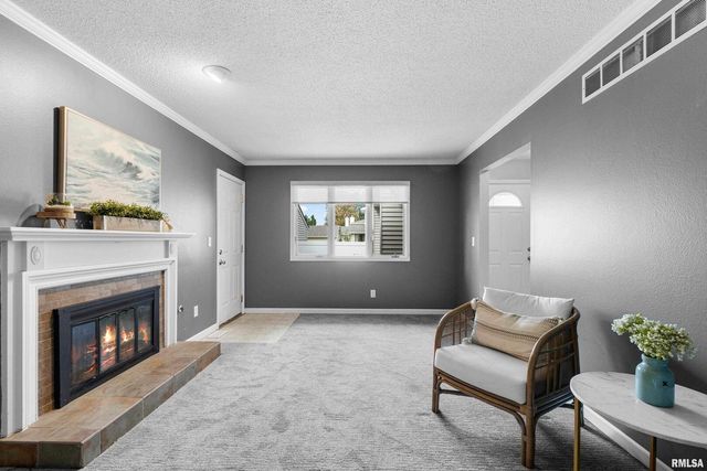 3461 Cedarview Ct Court, Bettendorf, IA 52722