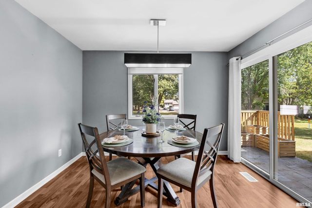 3461 Cedarview Ct Court, Bettendorf, IA 52722