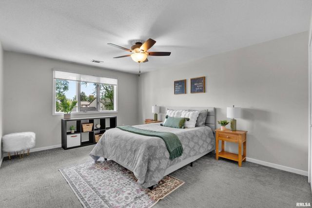 3461 Cedarview Ct Court, Bettendorf, IA 52722