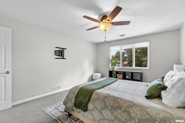 3461 Cedarview Ct Court, Bettendorf, IA 52722