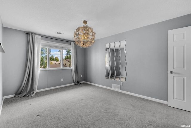 3461 Cedarview Ct Court, Bettendorf, IA 52722