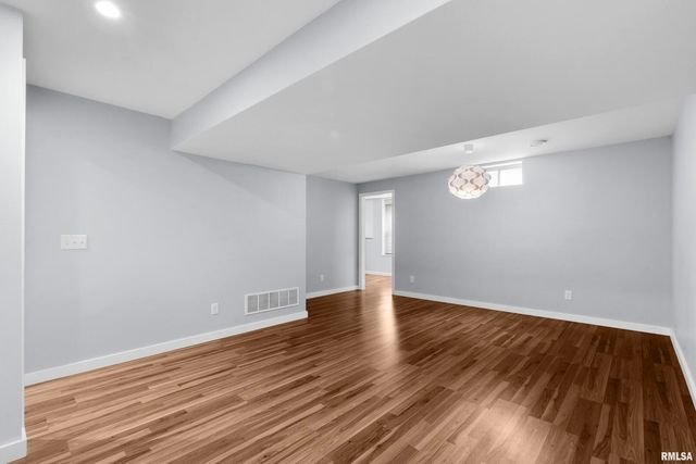 3461 Cedarview Ct Court, Bettendorf, IA 52722