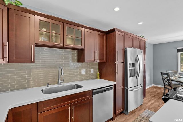 3461 Cedarview Ct Court, Bettendorf, IA 52722