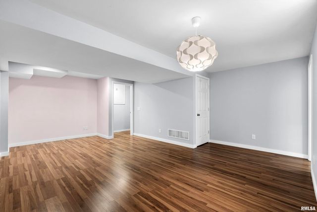 3461 Cedarview Ct Court, Bettendorf, IA 52722