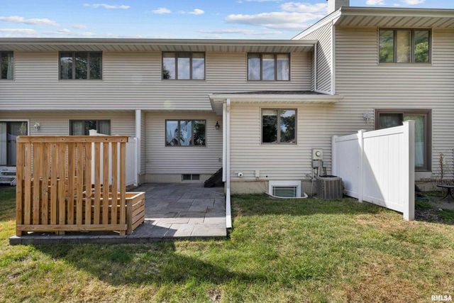 3461 Cedarview Ct Court, Bettendorf, IA 52722