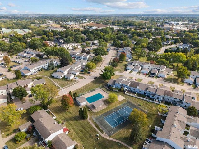 3461 Cedarview Ct Court, Bettendorf, IA 52722