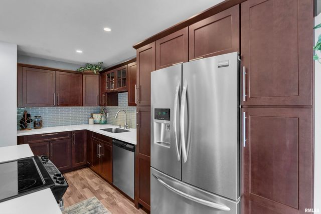 3461 Cedarview Ct Court, Bettendorf, IA 52722