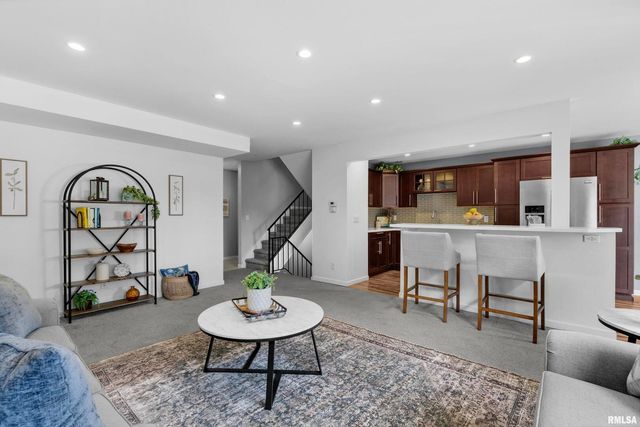 3461 Cedarview Ct Court, Bettendorf, IA 52722