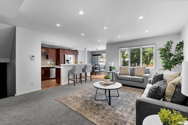 3461 Cedarview Ct Court, Bettendorf, IA 52722