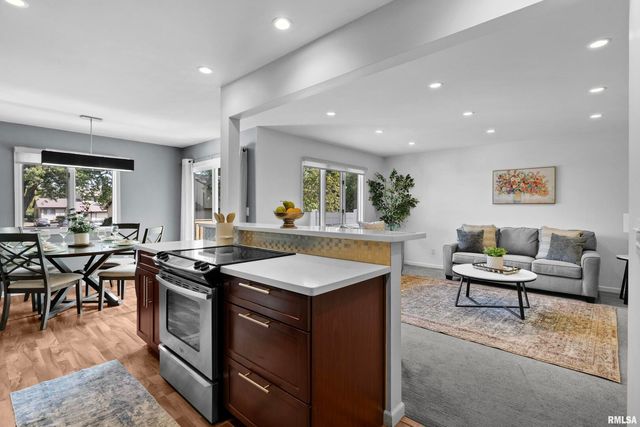 3461 Cedarview Ct Court, Bettendorf, IA 52722