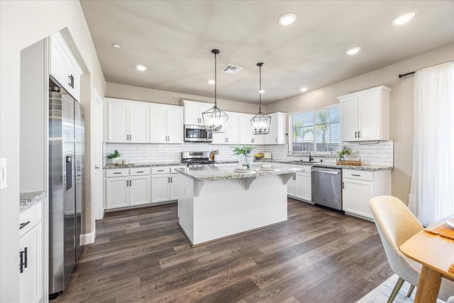 5636 Whisper Wind Way, Roseville, CA 95747