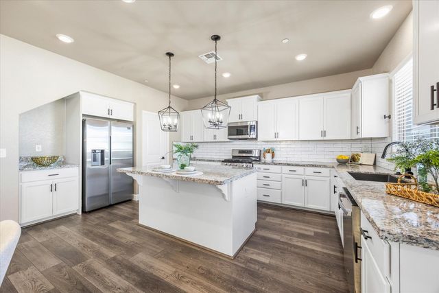 5636 Whisper Wind Way, Roseville, CA 95747