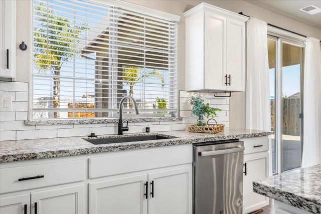 5636 Whisper Wind Way, Roseville, CA 95747