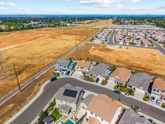 5636 Whisper Wind Way, Roseville, CA 95747