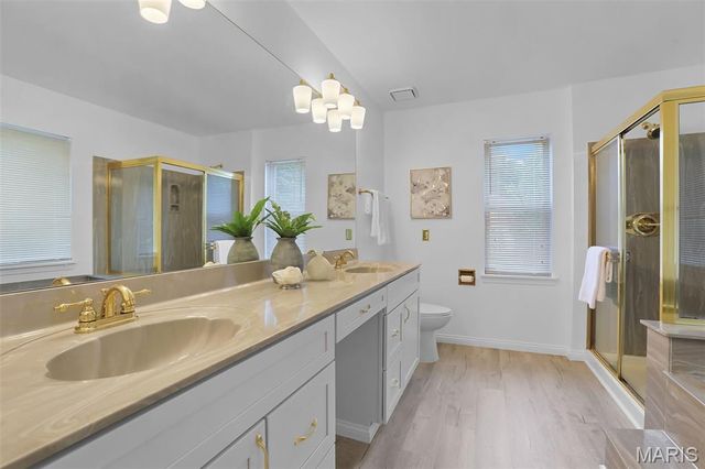 61 Moselle Court, Florissant, MO 63031