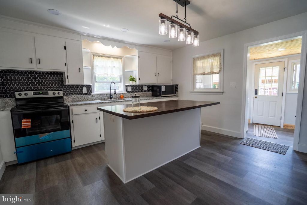 Image 13 of property listing at 12834 POINT SALEM RD, Hagerstown, MD 21740