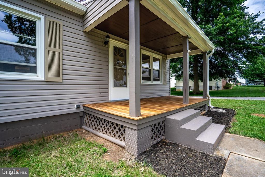 Image 8 of property listing at 12834 POINT SALEM RD, Hagerstown, MD 21740