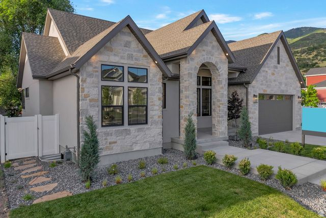 33 E 1500 S, Farmington, UT 84025