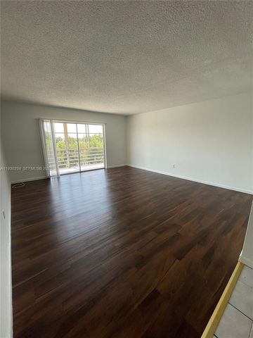 4848 NW 24th Ct 318, Lauderdale Lakes, FL 33313