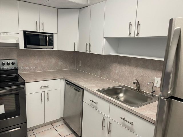 4848 NW 24th Ct 318, Lauderdale Lakes, FL 33313