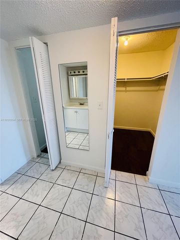 4848 NW 24th Ct 318, Lauderdale Lakes, FL 33313