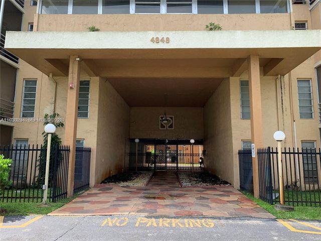 4848 NW 24th Ct 318, Lauderdale Lakes, FL 33313