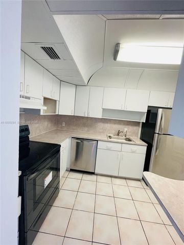 4848 NW 24th Ct 318, Lauderdale Lakes, FL 33313