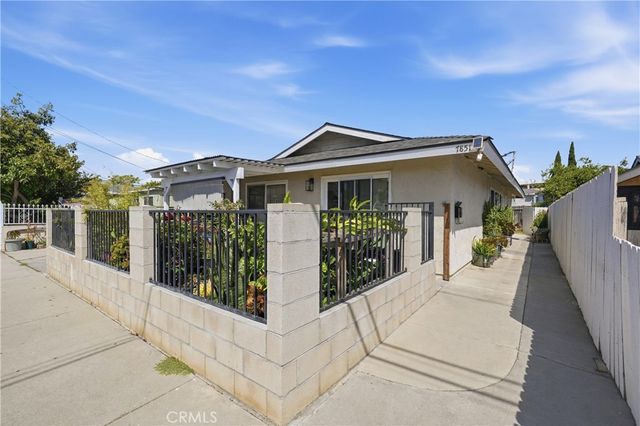 7851 Cypress A&B, Huntington Beach, CA 92647