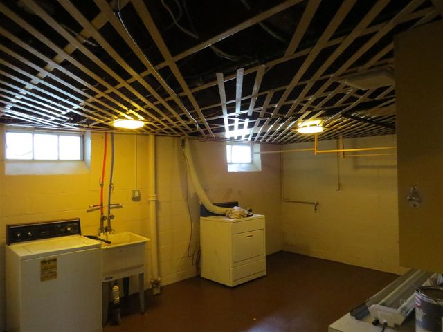 20204 Kenosha Street, Harper Woods, MI 48225