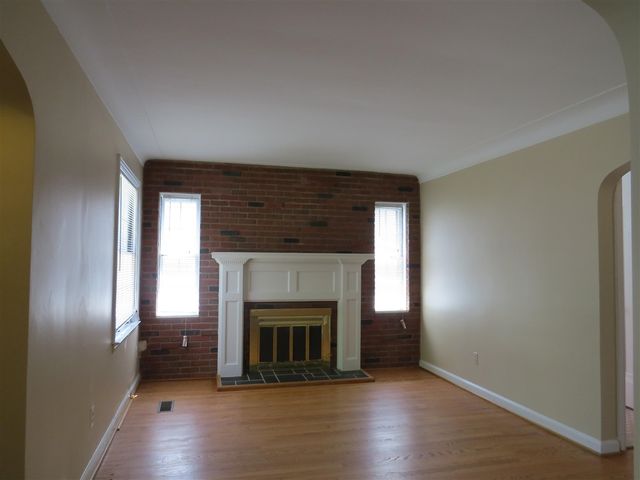 20204 Kenosha Street, Harper Woods, MI 48225