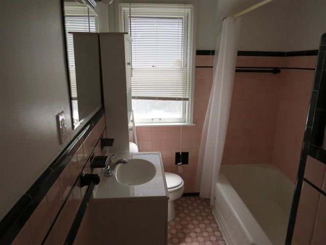 20204 Kenosha Street, Harper Woods, MI 48225