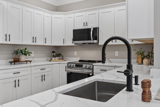 10100 S Willow St Unit 303, Manchester, NH 03103