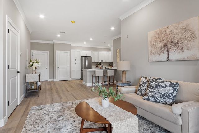 10100 S Willow St Unit 303, Manchester, NH 03103