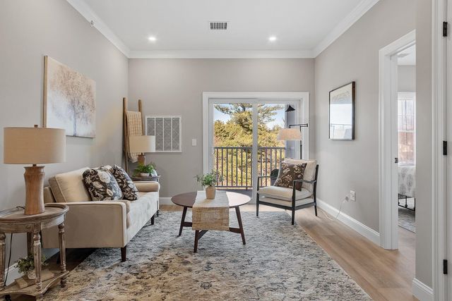 10100 S Willow St Unit 303, Manchester, NH 03103