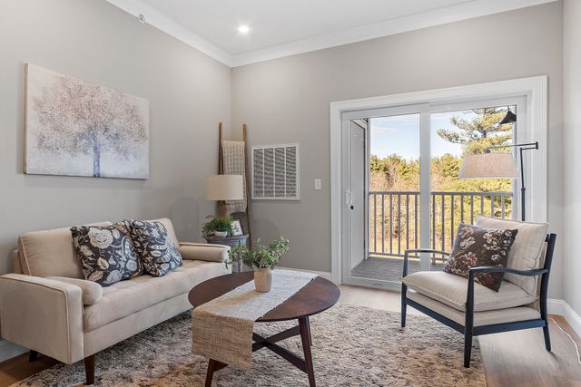 10100 S Willow St Unit 303, Manchester, NH 03103