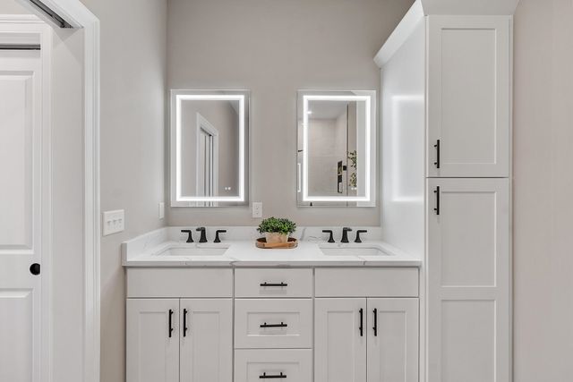 10100 S Willow St Unit 303, Manchester, NH 03103