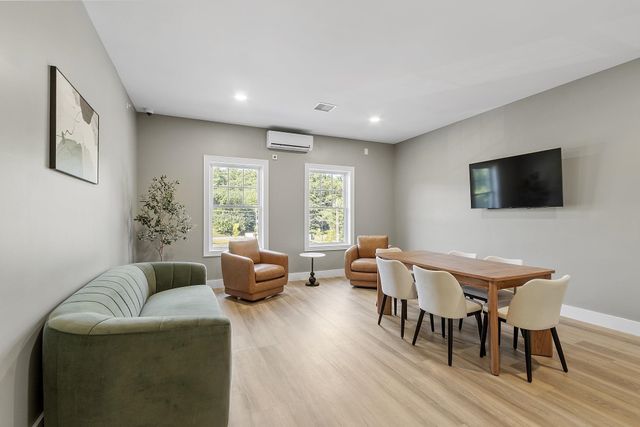 10100 S Willow St Unit 303, Manchester, NH 03103