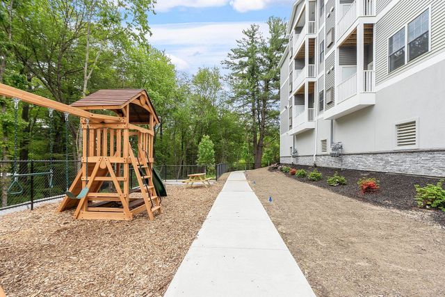 10100 S Willow St Unit 303, Manchester, NH 03103