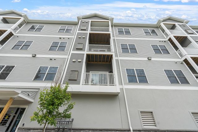 10100 S Willow St Unit 303, Manchester, NH 03103