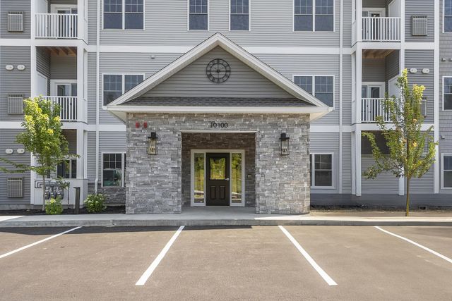 10100 S Willow St Unit 303, Manchester, NH 03103