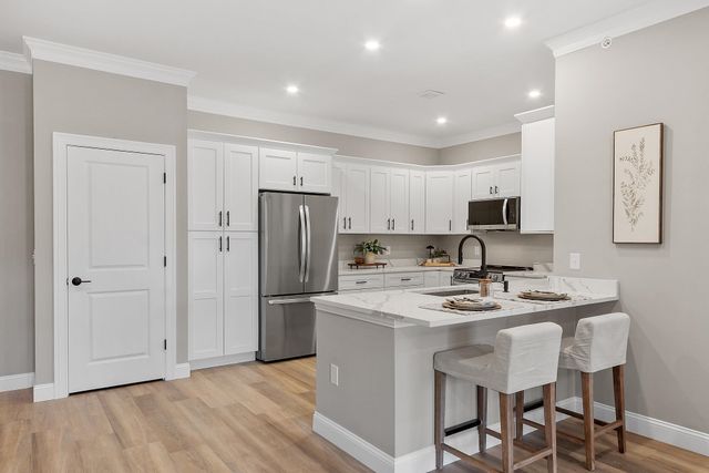 10100 S Willow St Unit 303, Manchester, NH 03103