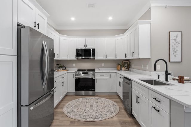 10100 S Willow St Unit 303, Manchester, NH 03103