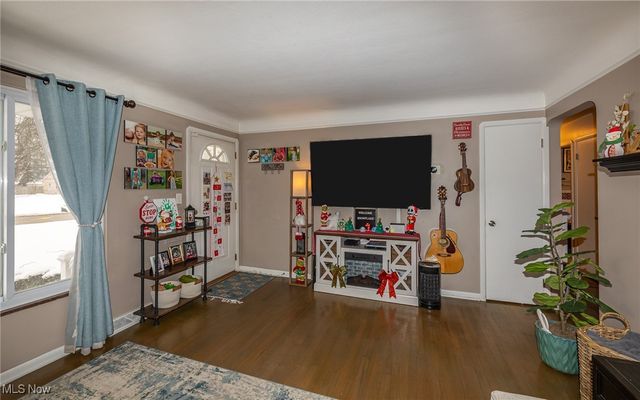 12850 W Sprague Road, Parma, OH 44130