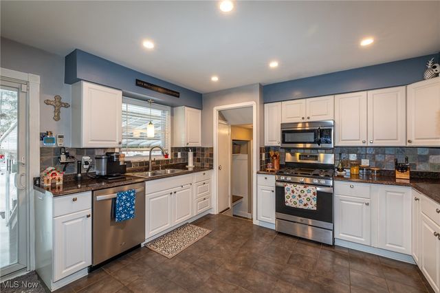 12850 W Sprague Road, Parma, OH 44130