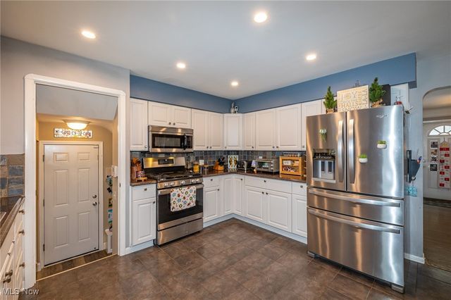 12850 W Sprague Road, Parma, OH 44130