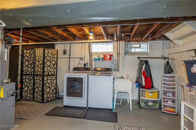 12850 W Sprague Road, Parma, OH 44130