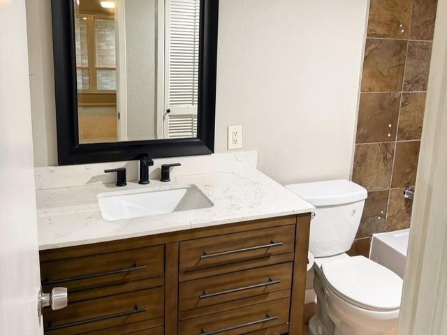 2230 S Piney Point Road 221, Houston, TX 77063