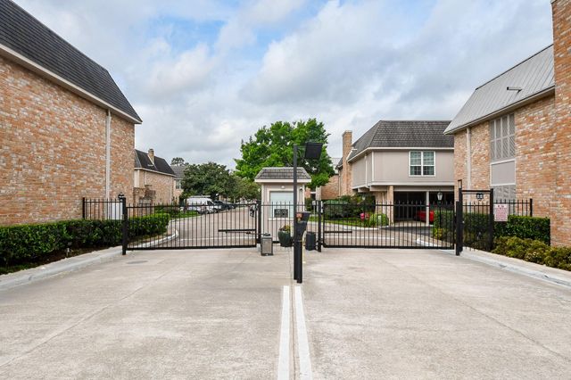 2230 S Piney Point Road 221, Houston, TX 77063